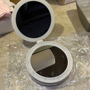 Mary Kay light up mirror with pink case.